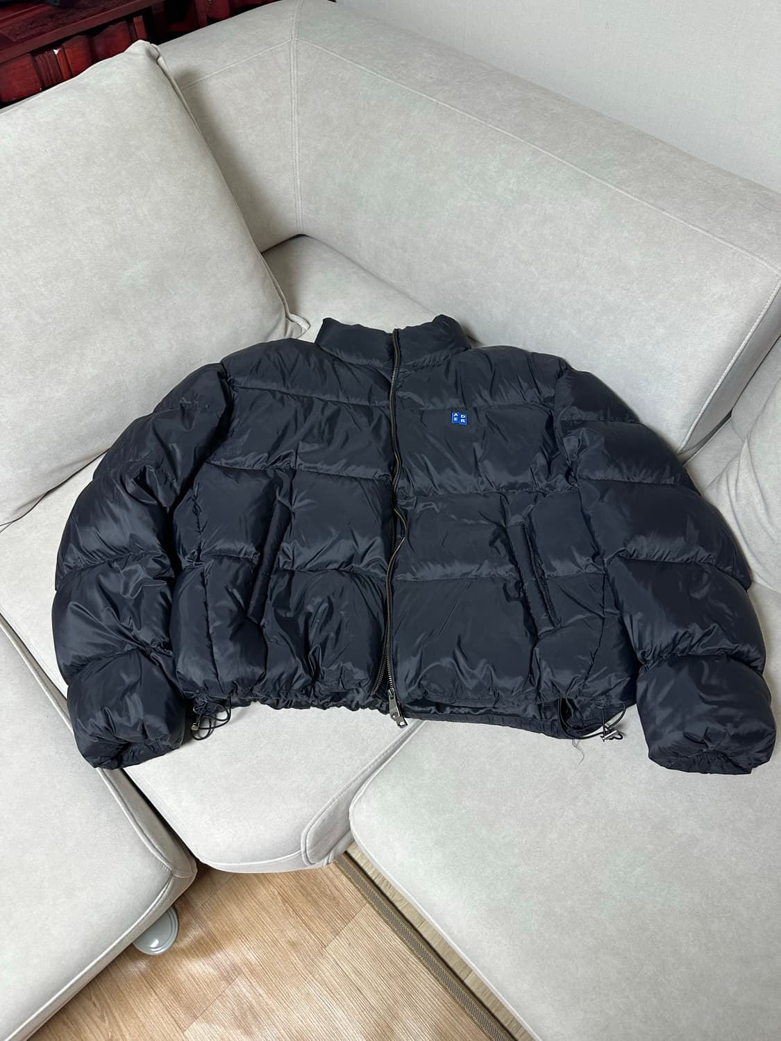 아더에러 시그니피컨트 태그 푸퍼 자켓 01 L 누아르 패딩 상품이미지1