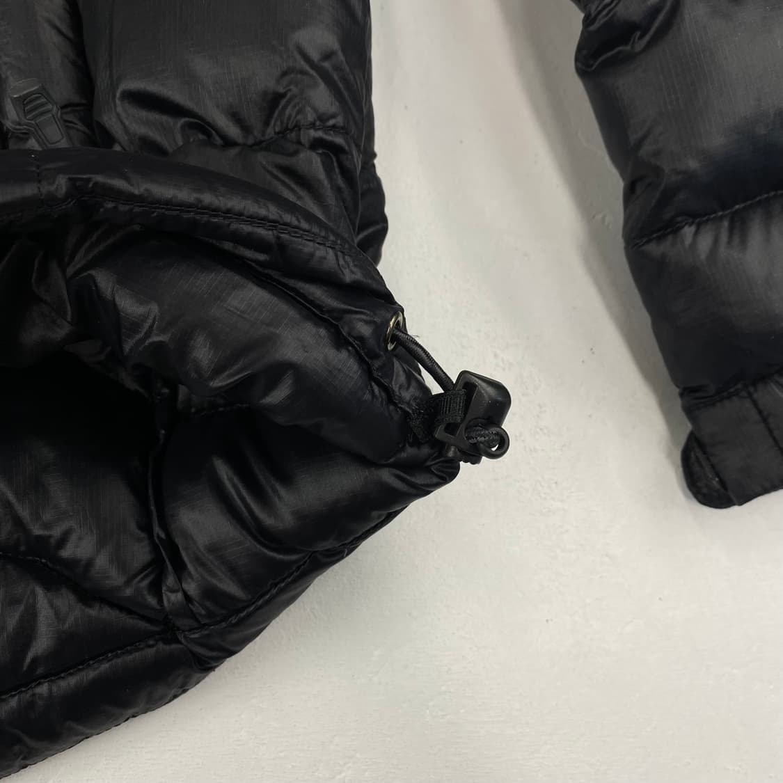 마운틴하드웨어 구스 다운 블랙 경량 패딩 (95) 상품이미지7