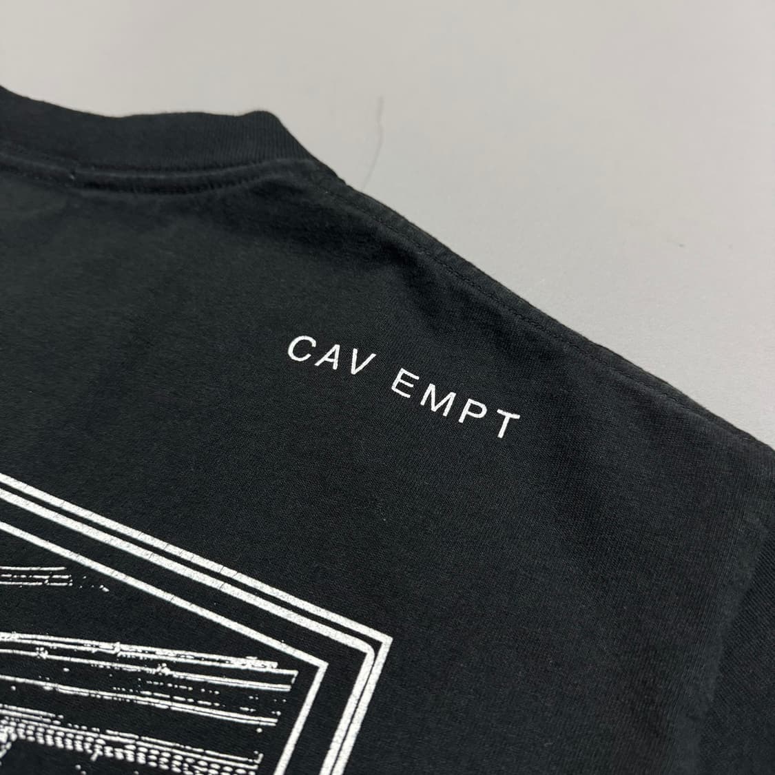 카브엠트(CAVEMPT) 22s 블랙 양면 나염 프린팅 코튼 크루넥 반팔 상품이미지6