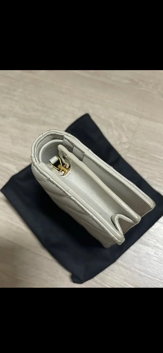 입생로랑 마틀라세 플랩 카드지갑 상품이미지8