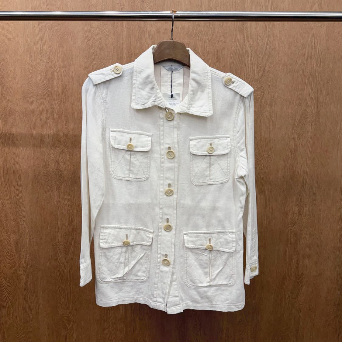 JPN 자켓 어깨 견장 플랩 포켓 허리 절개 디테일 레귤러핏 아이보리 상품이미지2