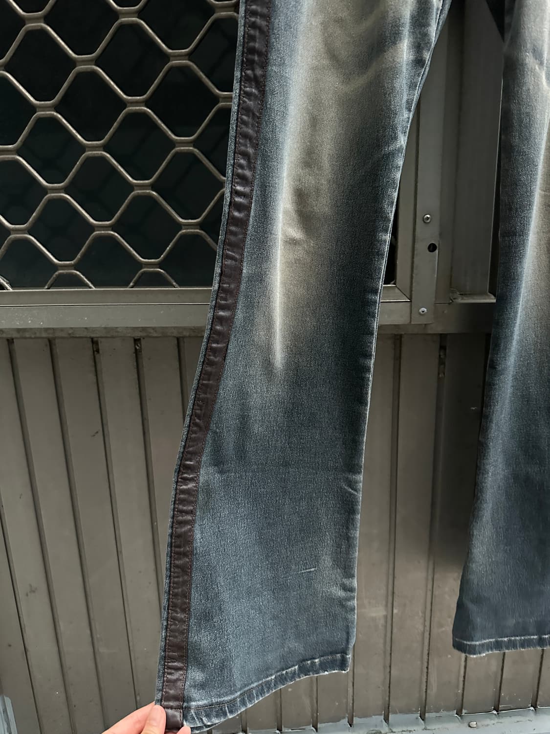 INTERFLOW side leather denim flare pants 상품이미지4