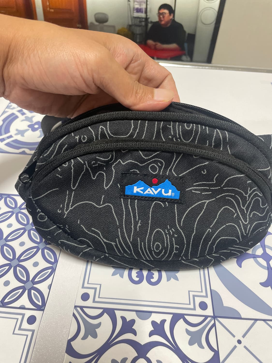 카부 KAVU 블랙 패턴 등고선 힙색 샤코슈 상품이미지1