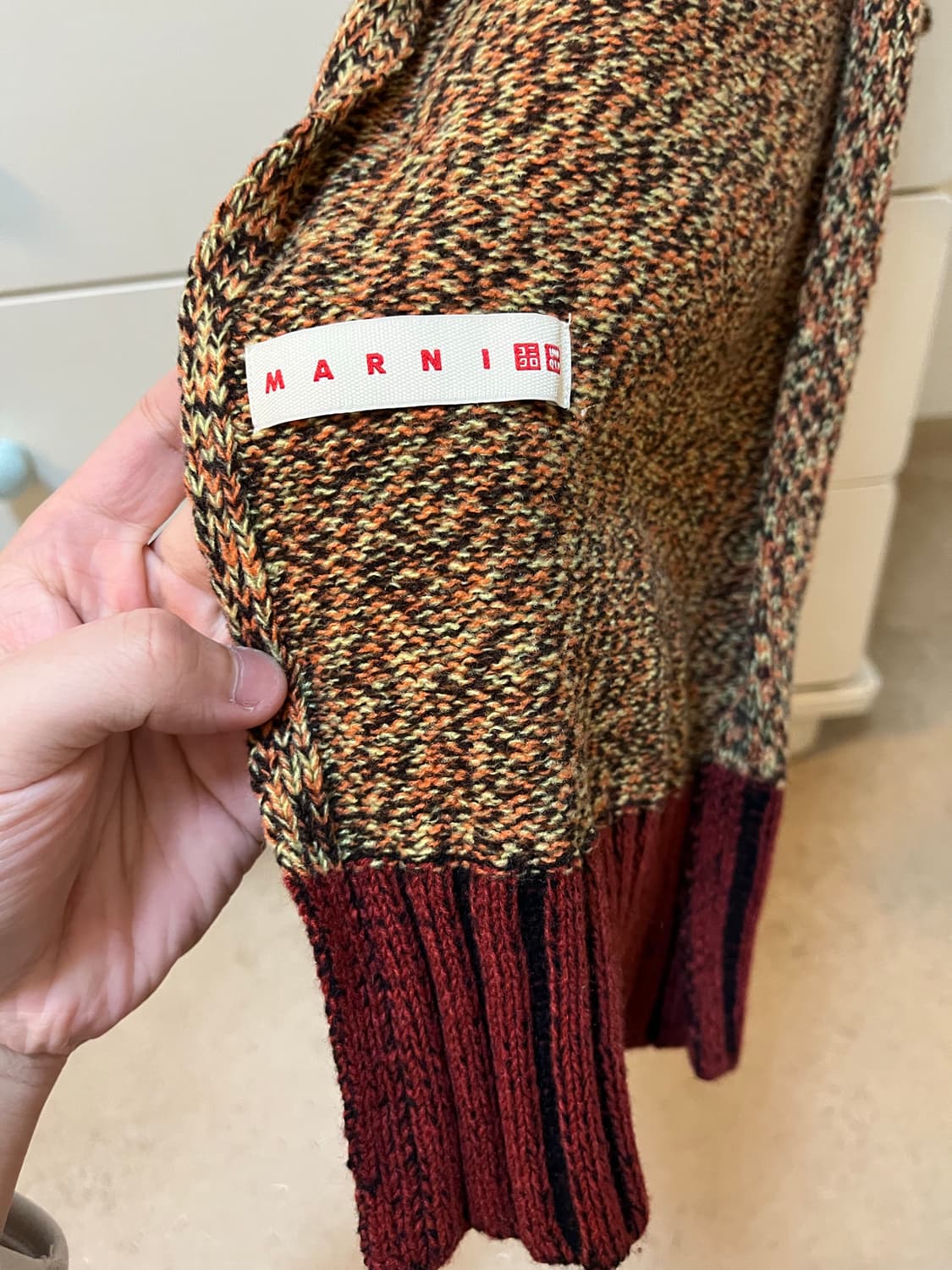 유니클로 마르니 후드 머플러 상품이미지1