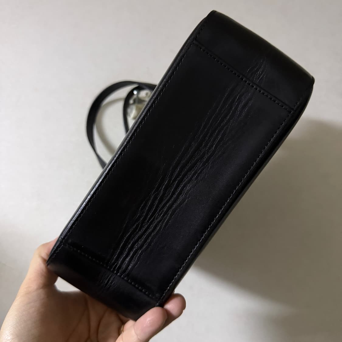 버버리 노바체크 깔끔 가죽 사각 토트백 상품이미지4