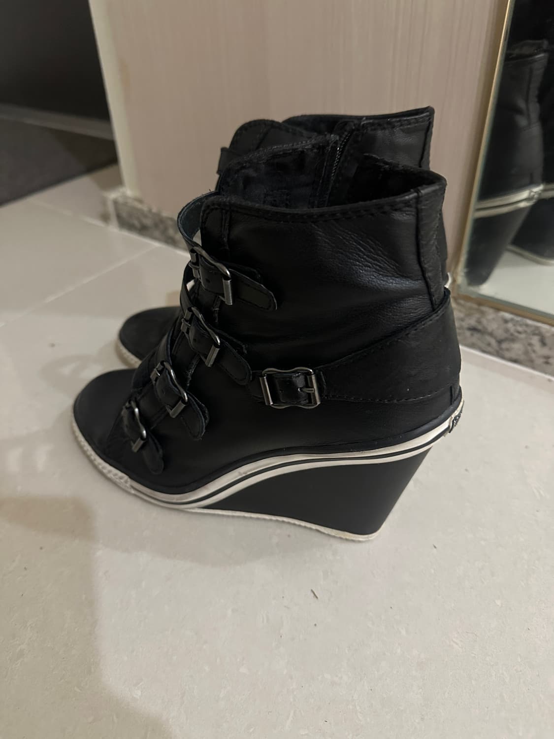 아쉬 올블랙 가죽 웨지힐 하이탑 40사이즈 상품이미지3