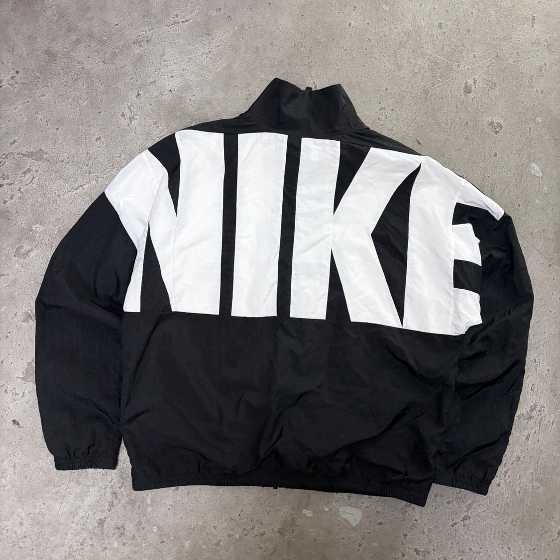 나이키 블랙/화이트 바람막이[2304] 상품이미지1