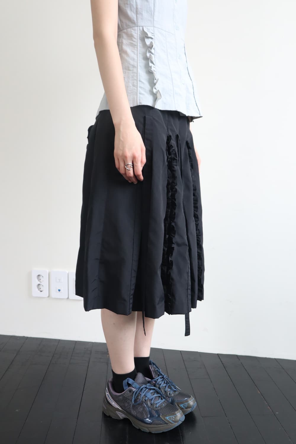 바하윤 RUFFLE RIBBON SKIRT (BLACK) 상품이미지3