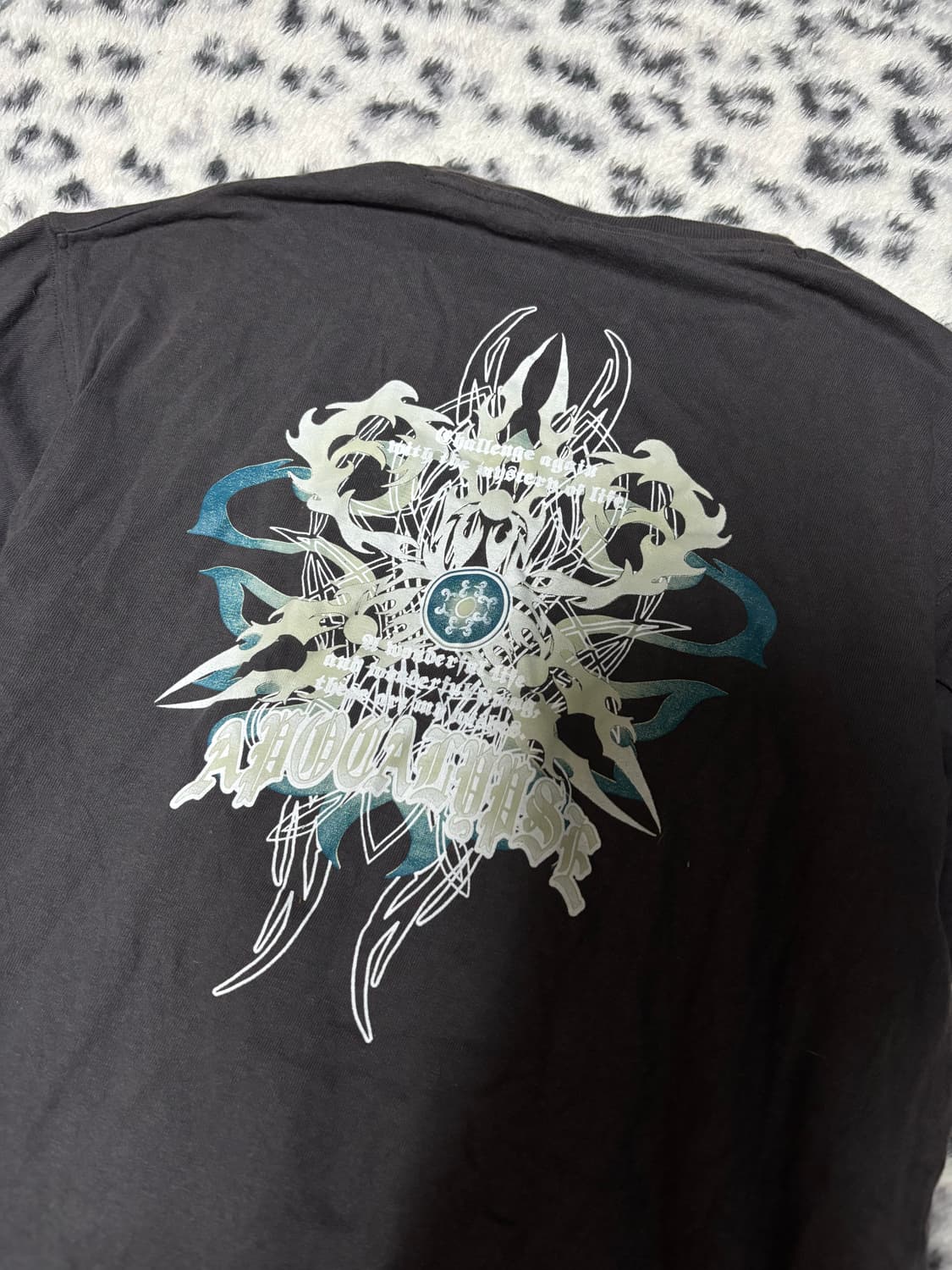 “Unknown” Back Print Detail Tee 상품이미지2