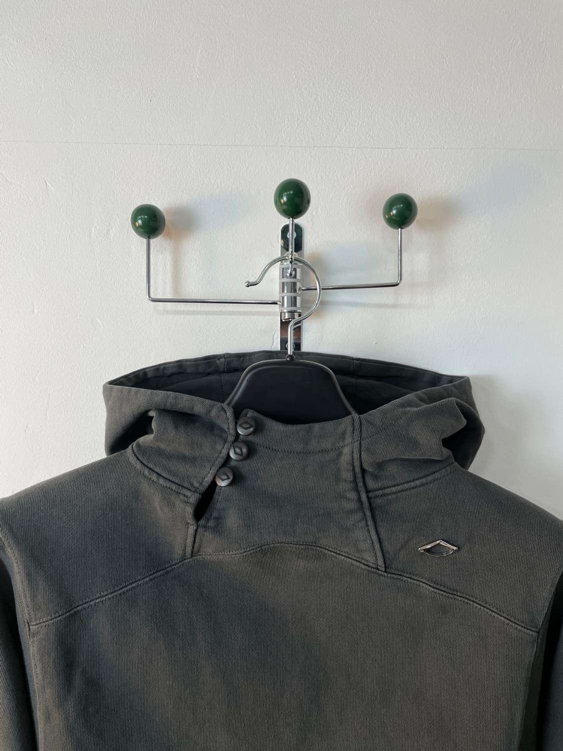 미스치프 사이드 버튼 업 크롭 후드 상품이미지6