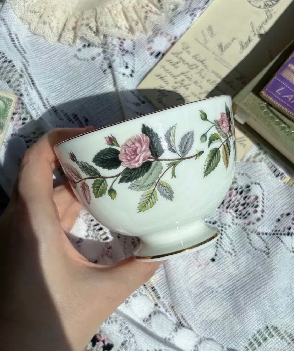 웨지우드 해써웨이로즈 라지 슈가볼(검정항아리) 상품이미지1