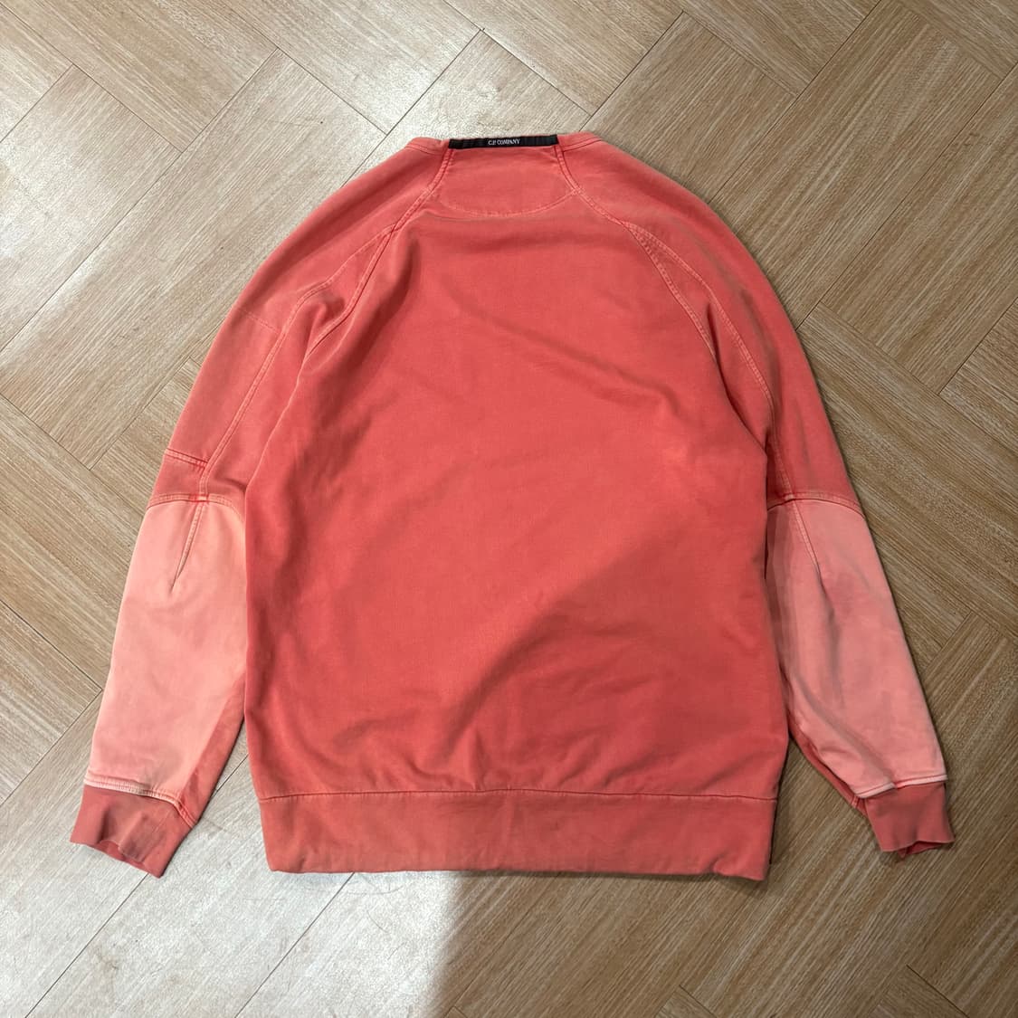 씨피컴퍼니 빈티지 워싱 로고 패치 지퍼 스웻셔츠 상품이미지6