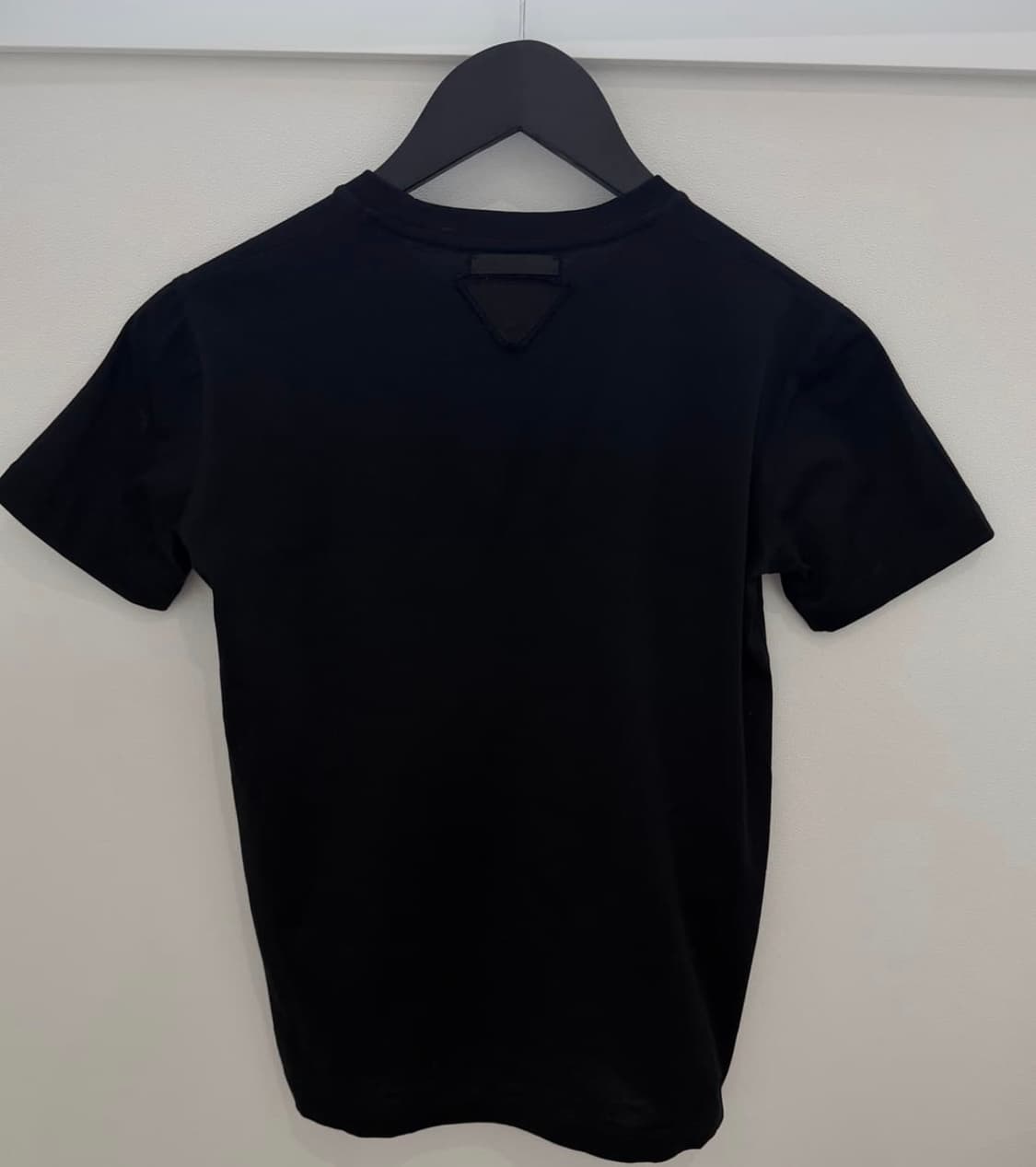 프라다 삼각패치 티셔츠 상품이미지1