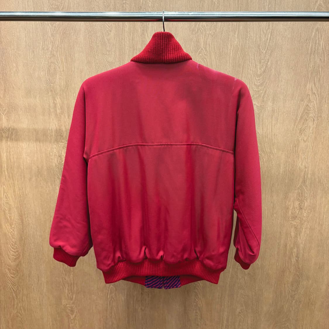 크리스찬 디올 블루종 자켓 골지 카라 히든 포켓 로고 자수 디테일 레드 상품이미지3