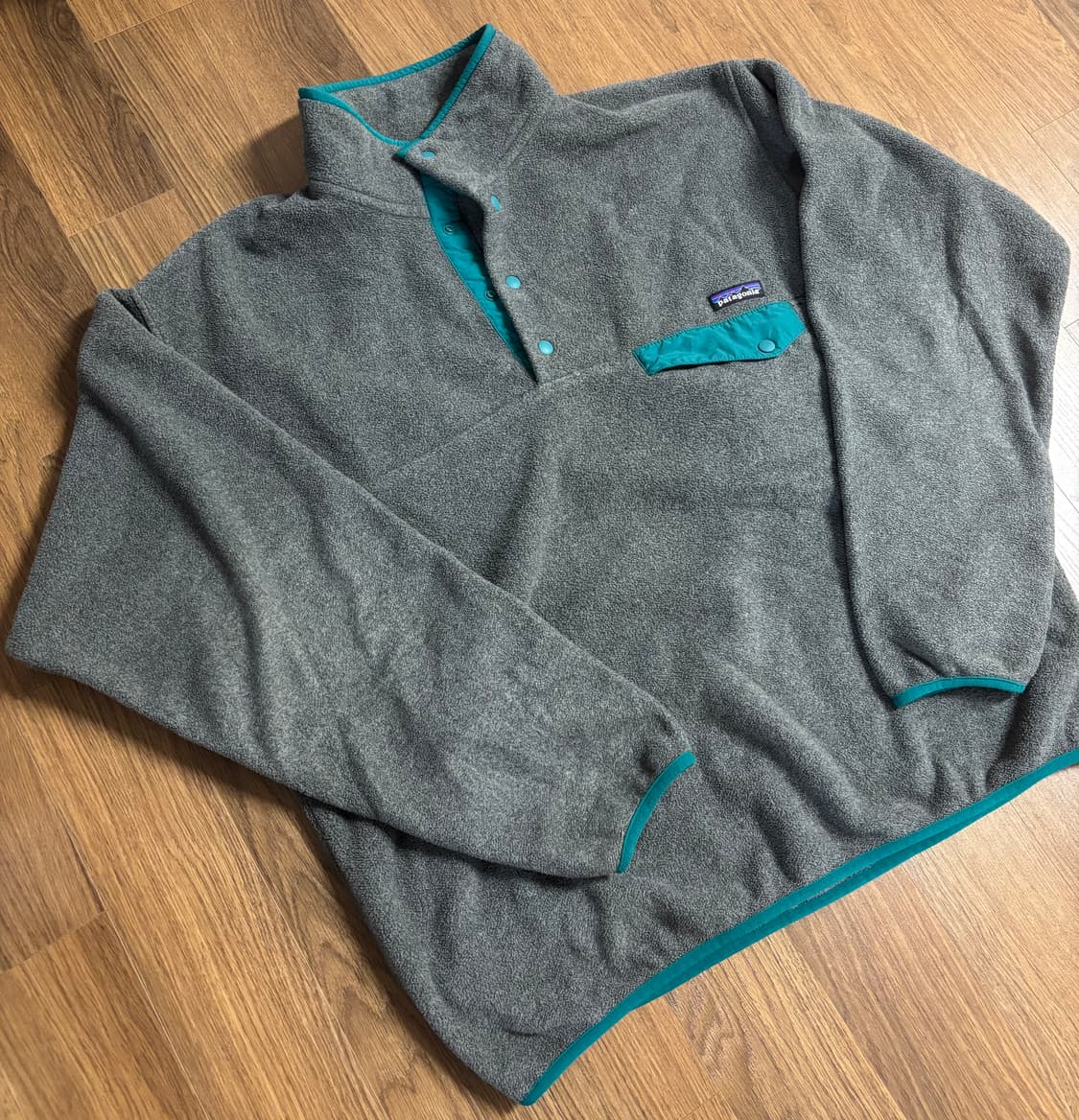 파타고니아 신칠라  니켈 L  판매합니다. (샤이아 라보프 착용 모델) 상품이미지2