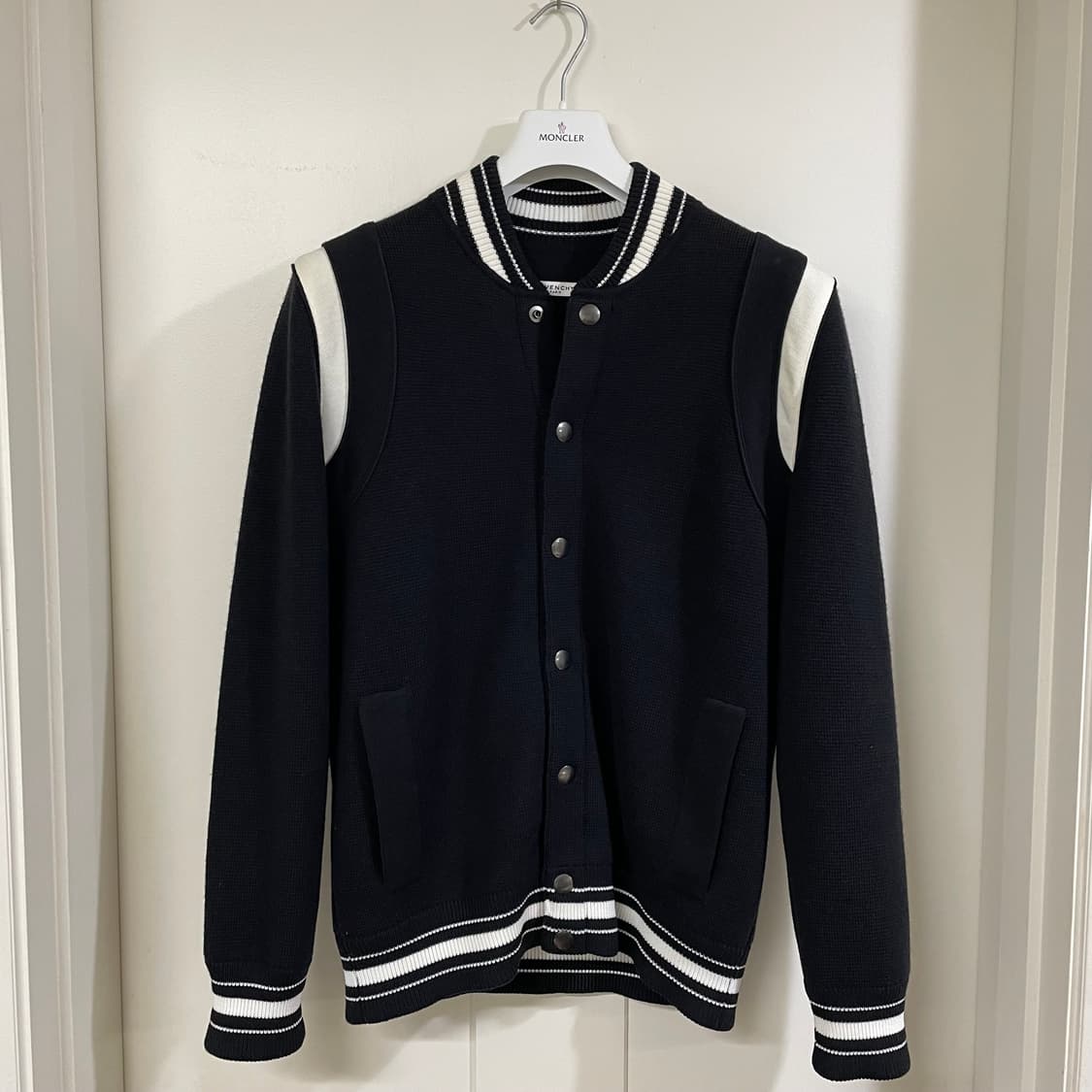 지방시 백로고 니트 바시티 자켓 상품이미지2