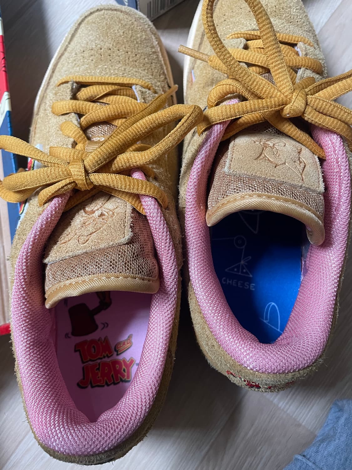 리복 x 톰과 제리 클럽씨 리벤지 로우 제리 260 상품이미지5