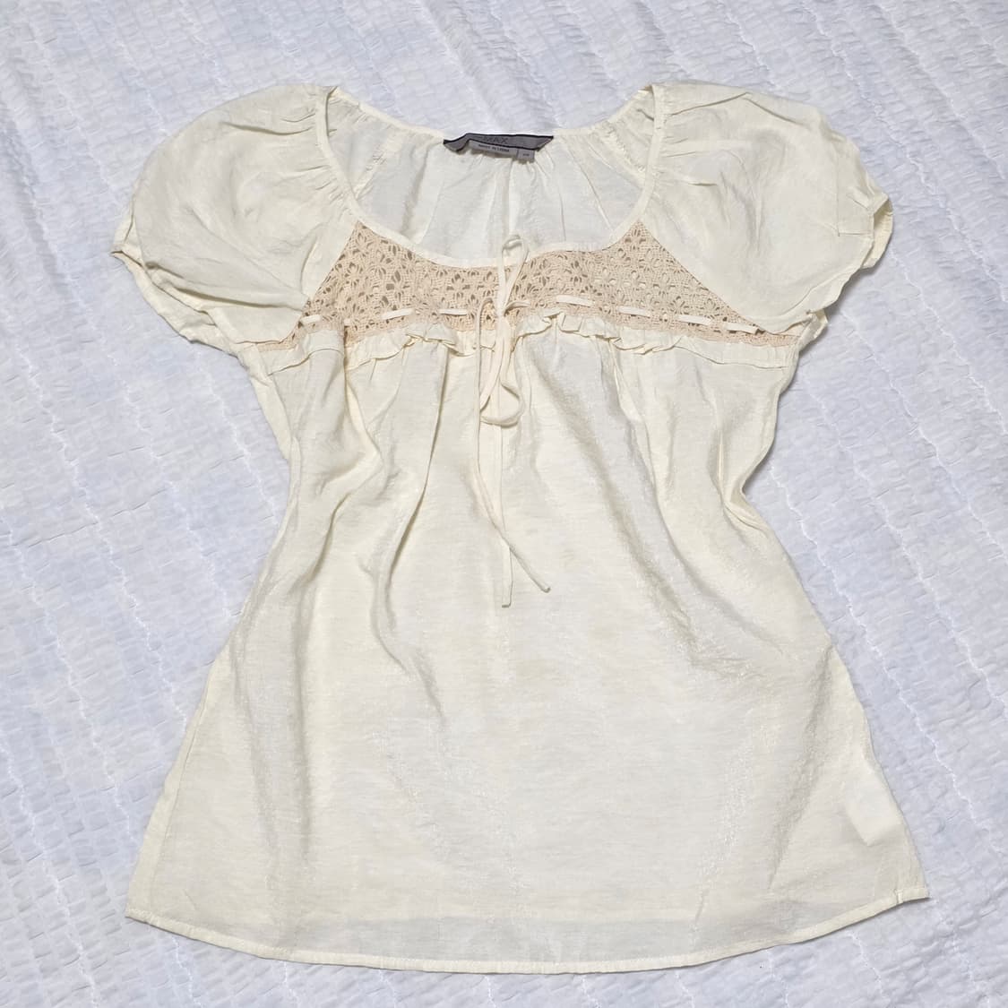 유럽빕티지) 모리걸st 라떼 아이보리 레이스니트짜임 퍼프 반팔블라우스 상품이미지2