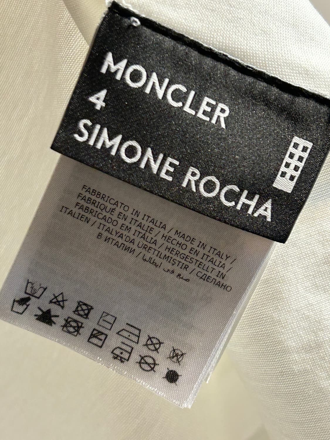 몽클레어 x 시몬 로샤 진주 로고 퍼프 슬리브 티셔츠 상품이미지7