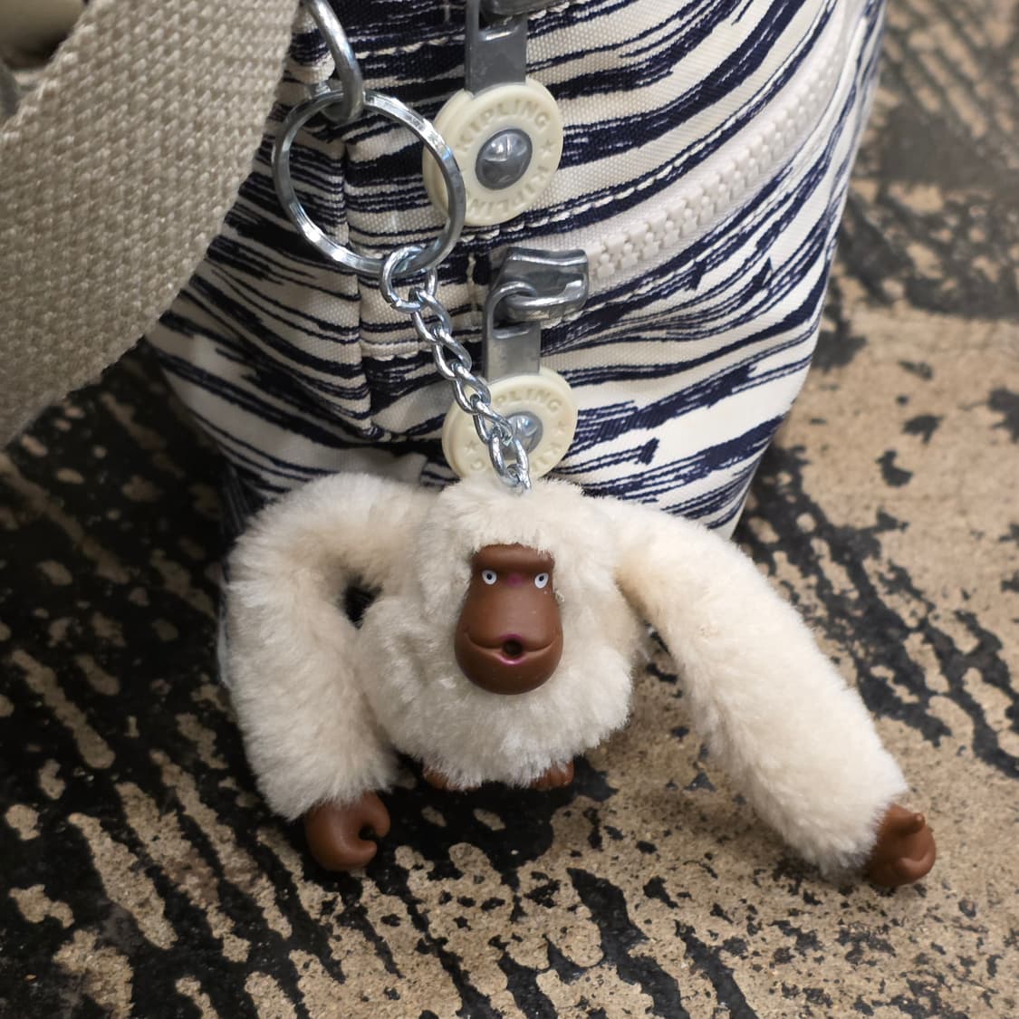 키플링 스트라이프 크로스백 상품이미지9