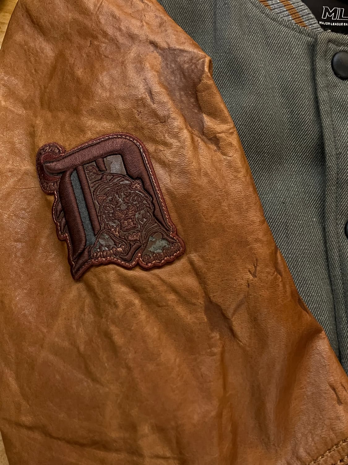 MLB 레더 소매 바시티 자켓 차콜 105  #csz2722  상품이미지8