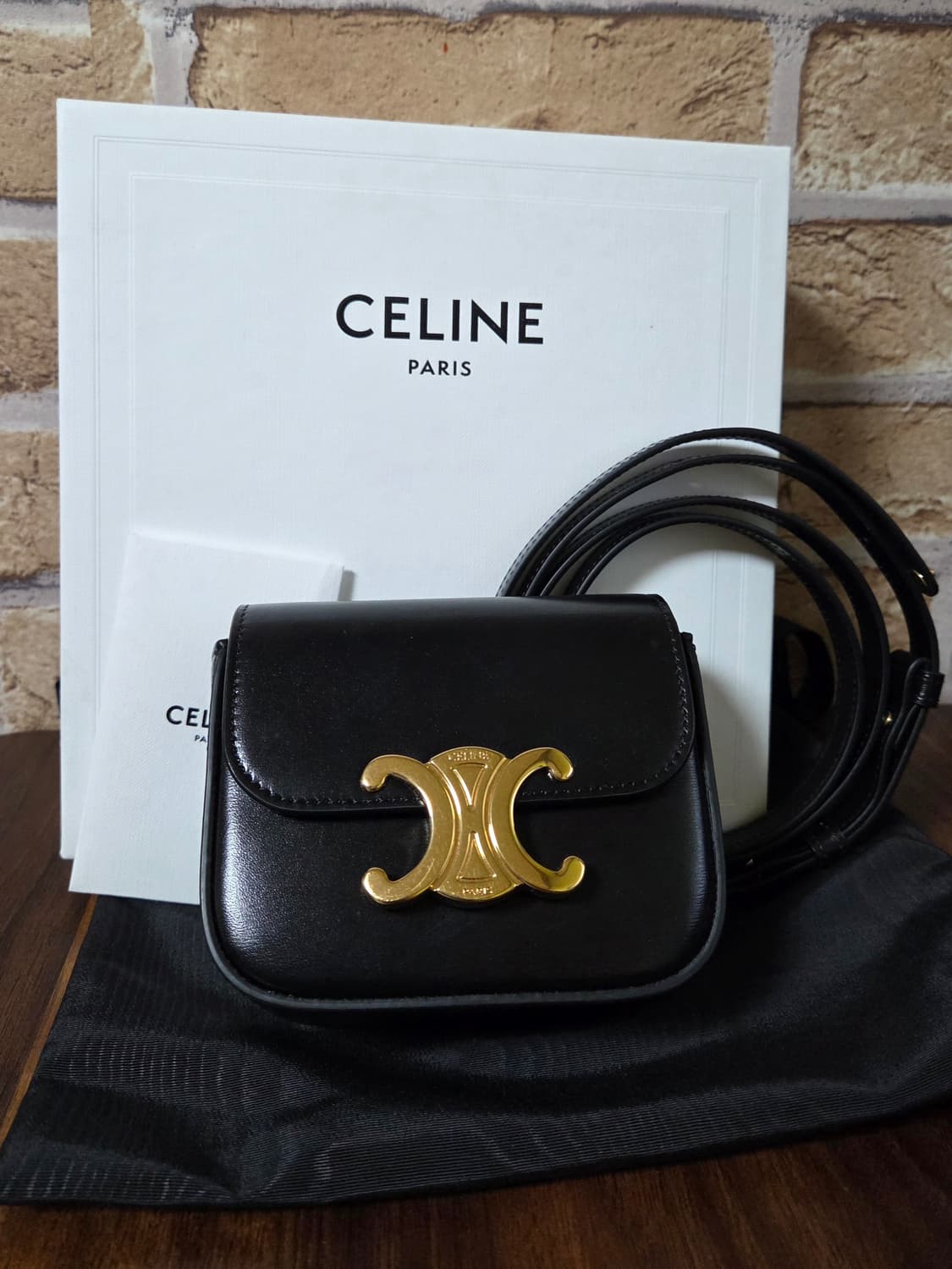 셀린느 미니클로드 샤이니 카프스킨 상품이미지1