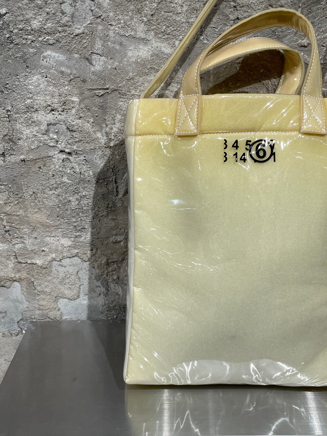 mm6 메종 마르지엘라 옐로우 pvc 토트 숄더백 상품이미지3