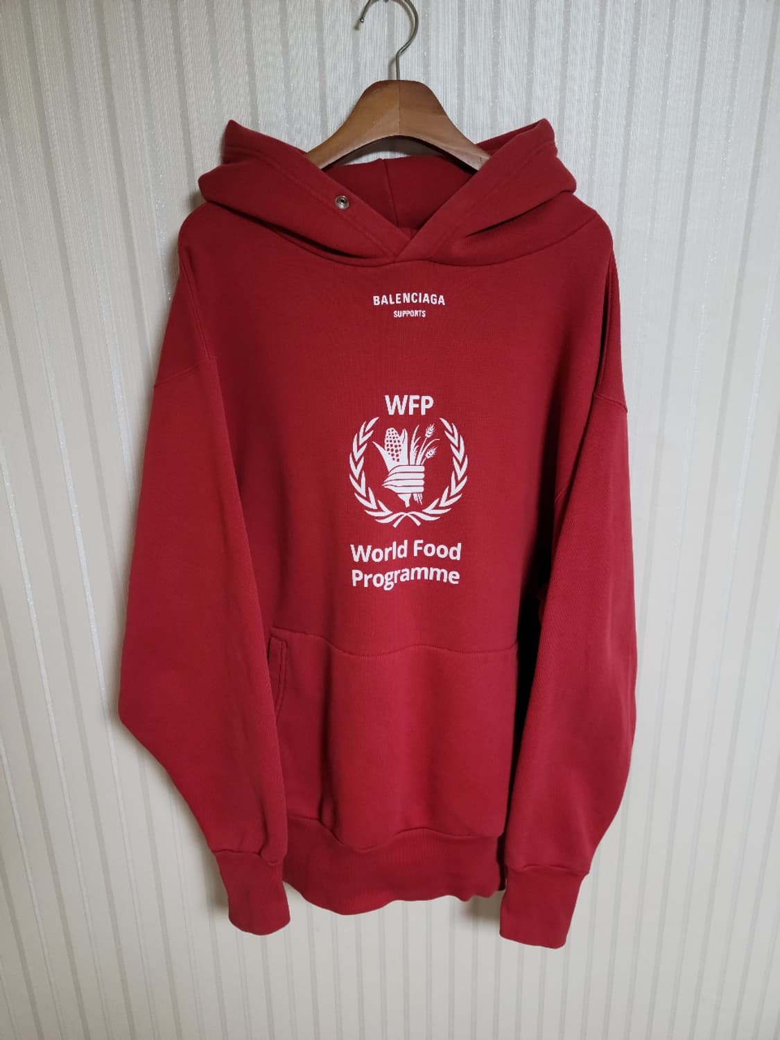 [S] 발렌시아가 레드 WFP 로고 후드티셔츠 상품이미지1