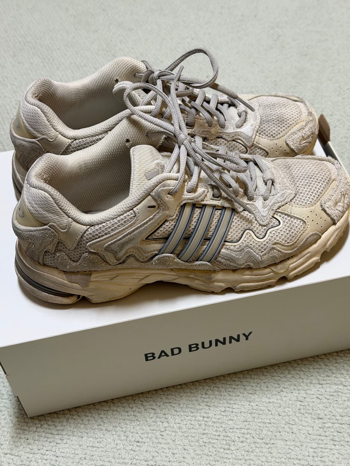 아디다스 x 배드버니 리스폰스 CL 원더 화이트 클리어 그래닛 265 상품이미지1