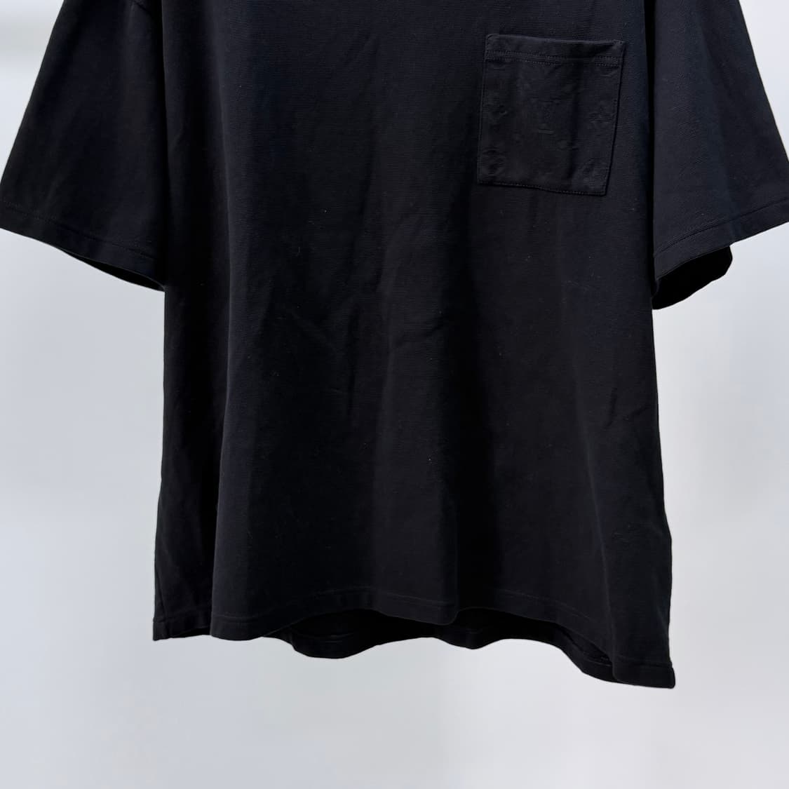[S급/2XL] 루이비통 LV 모노그램 포켓 반팔 니트 블랙 상품이미지4