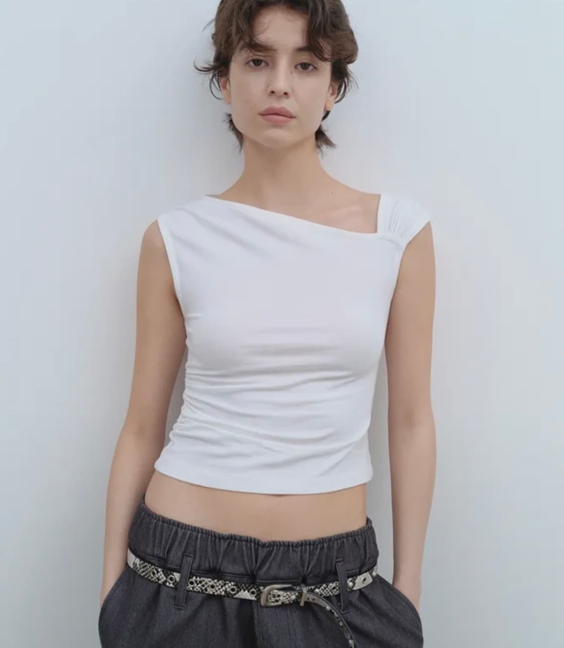 밀로우먼 어시매트릭 셔링 탑 상품이미지1