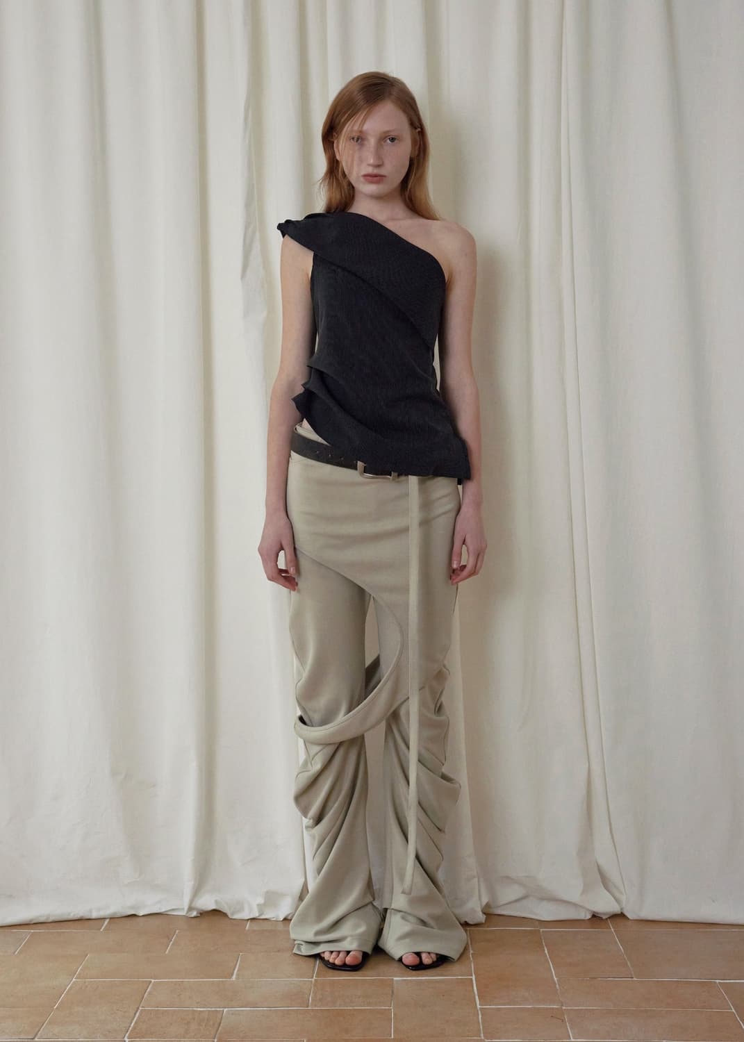 보헤미안 서울UNBALANCE SHOULDER BLOUSE 상품이미지2