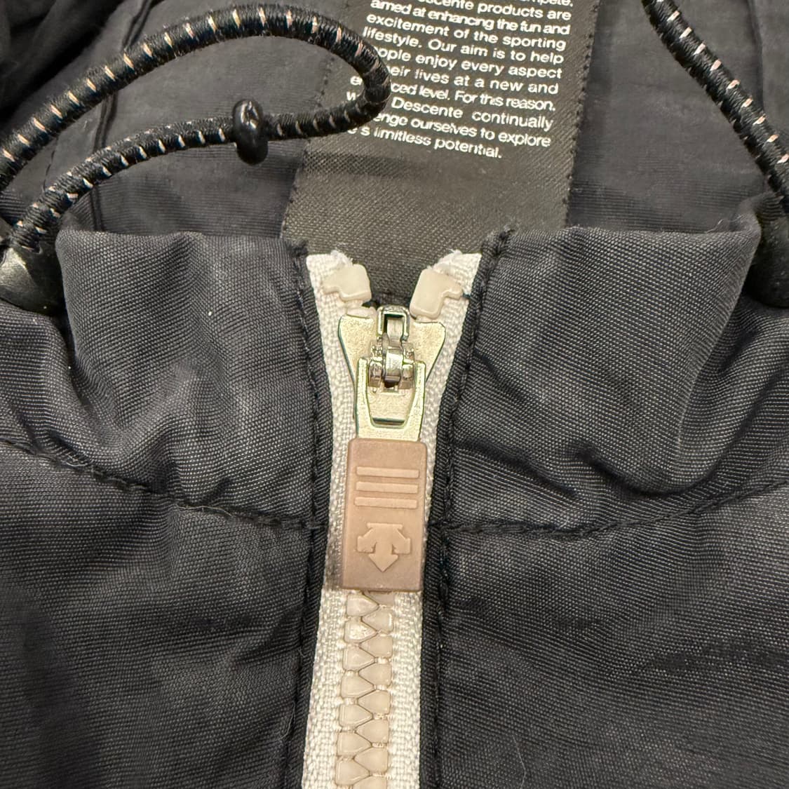 [정품/100] 데상트 블랙 아노락 후드 바람막이 b16 상품이미지7