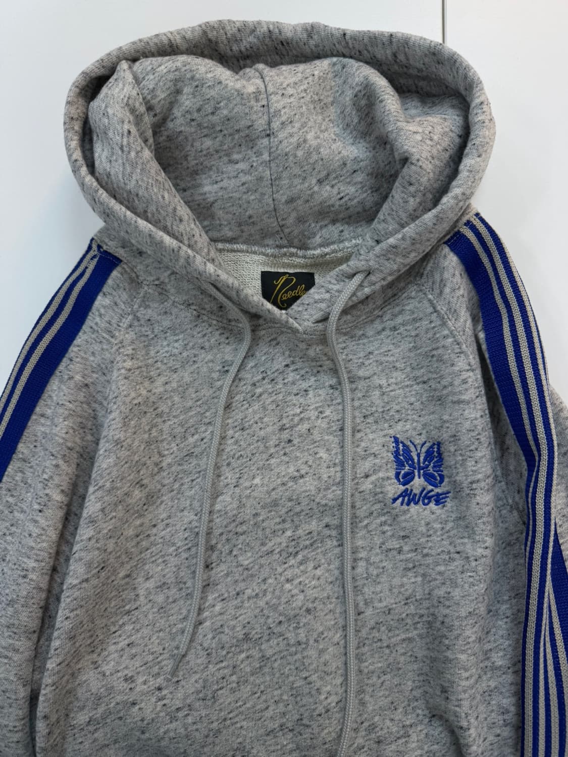 니들스 x AWGE 자수 후드 티셔츠  상품이미지1