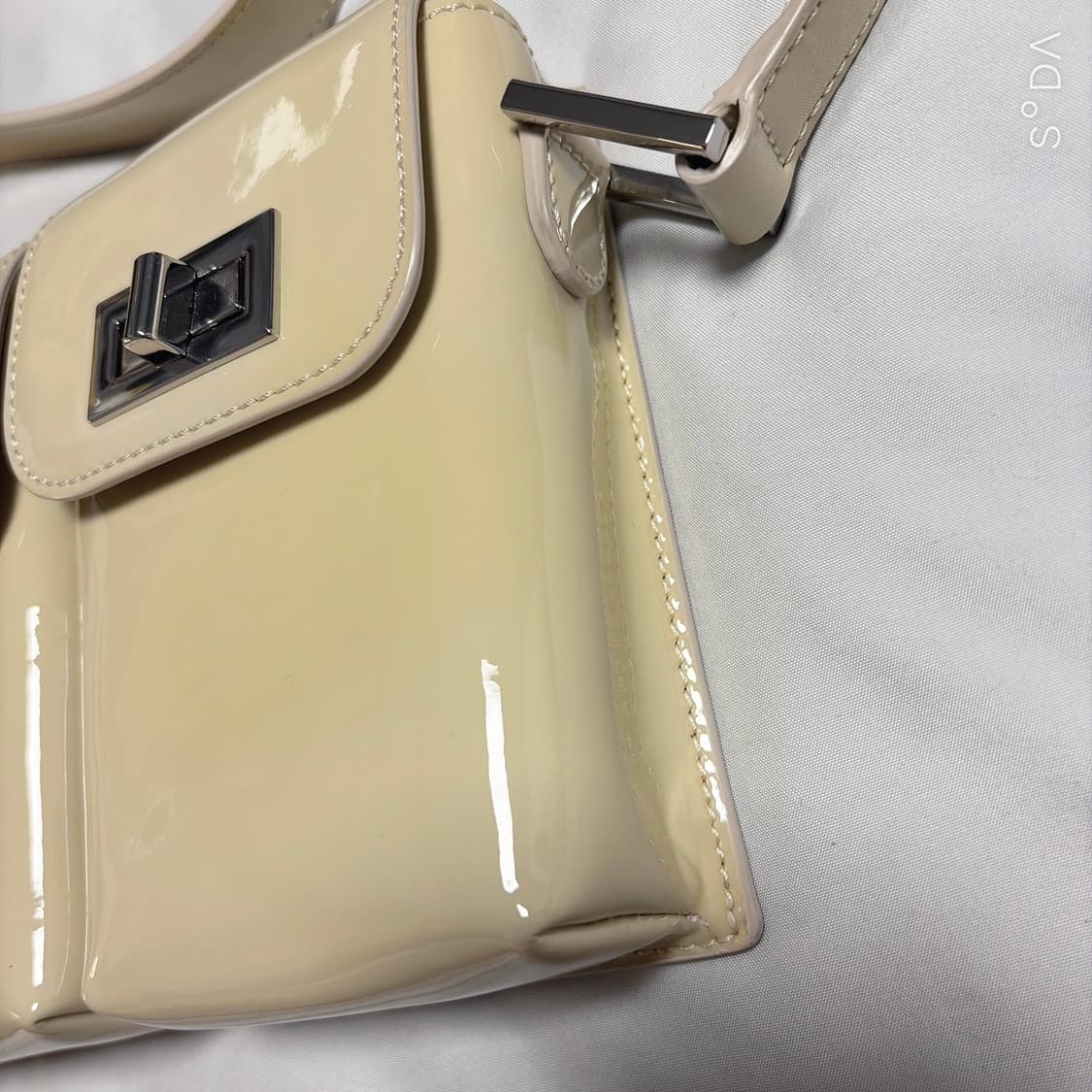 바이파 에나멜 빌리백 크로스백 상품이미지6