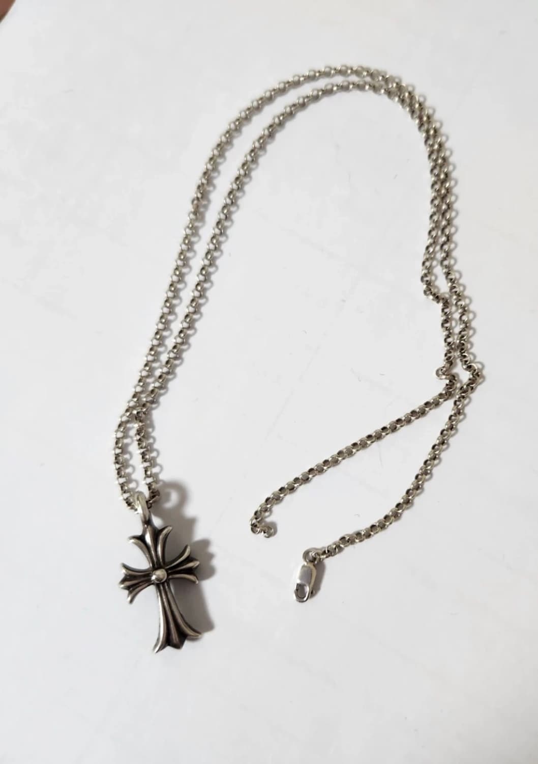 크롬하츠 타이니 크로스 참 상품이미지1