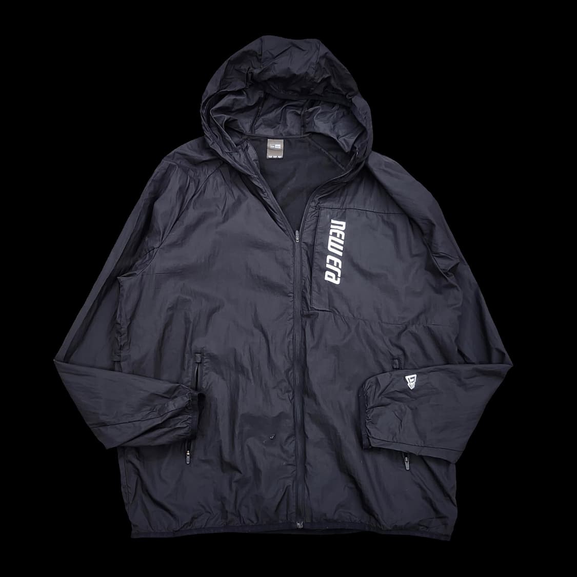 뉴에라 블랙 경량 바람막이 상품이미지1