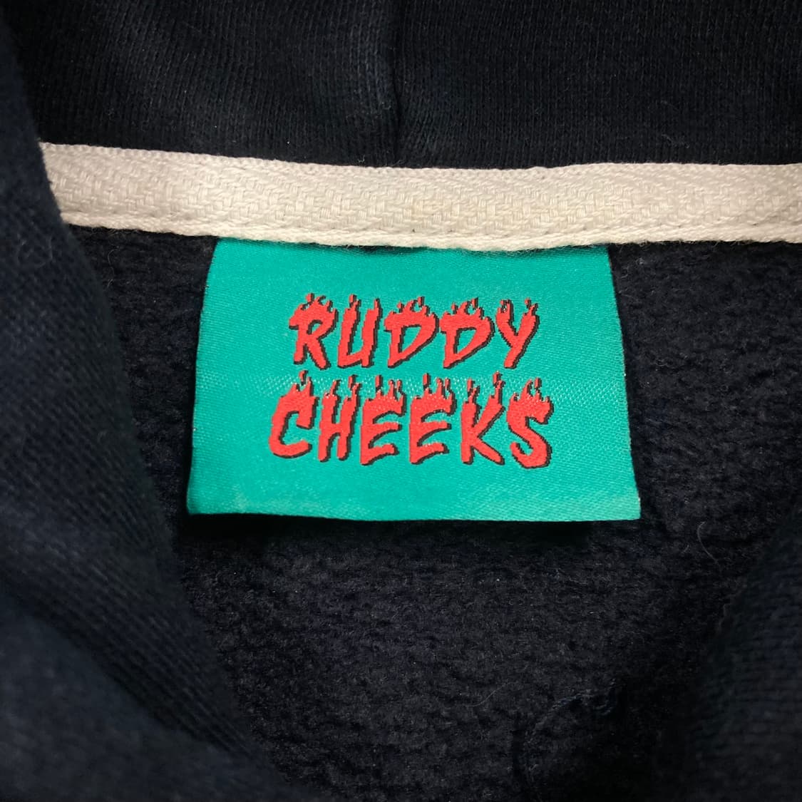 러디칙스 네이비 컬러 나비 빅로고 후드티 상품이미지4