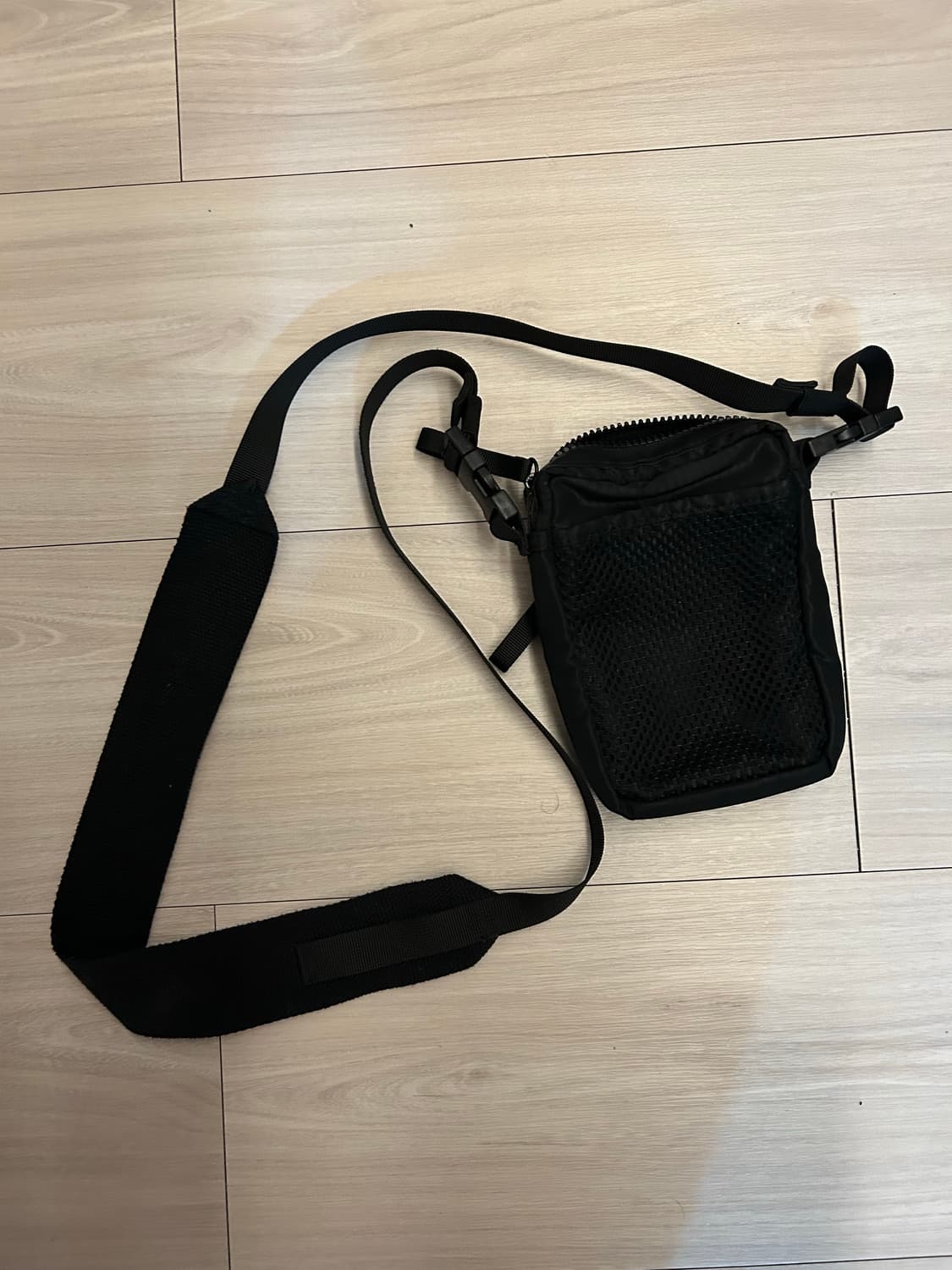 아크네스튜디오 로고 장식 포켓백 블랙 상품이미지2