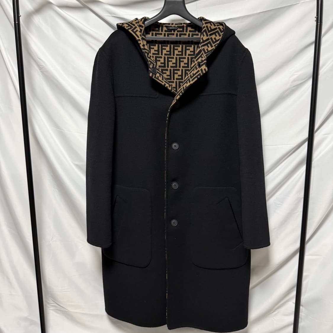 [S+급/52] 펜디 리버서블 캐시미어 후드 코트 블랙 상품이미지1