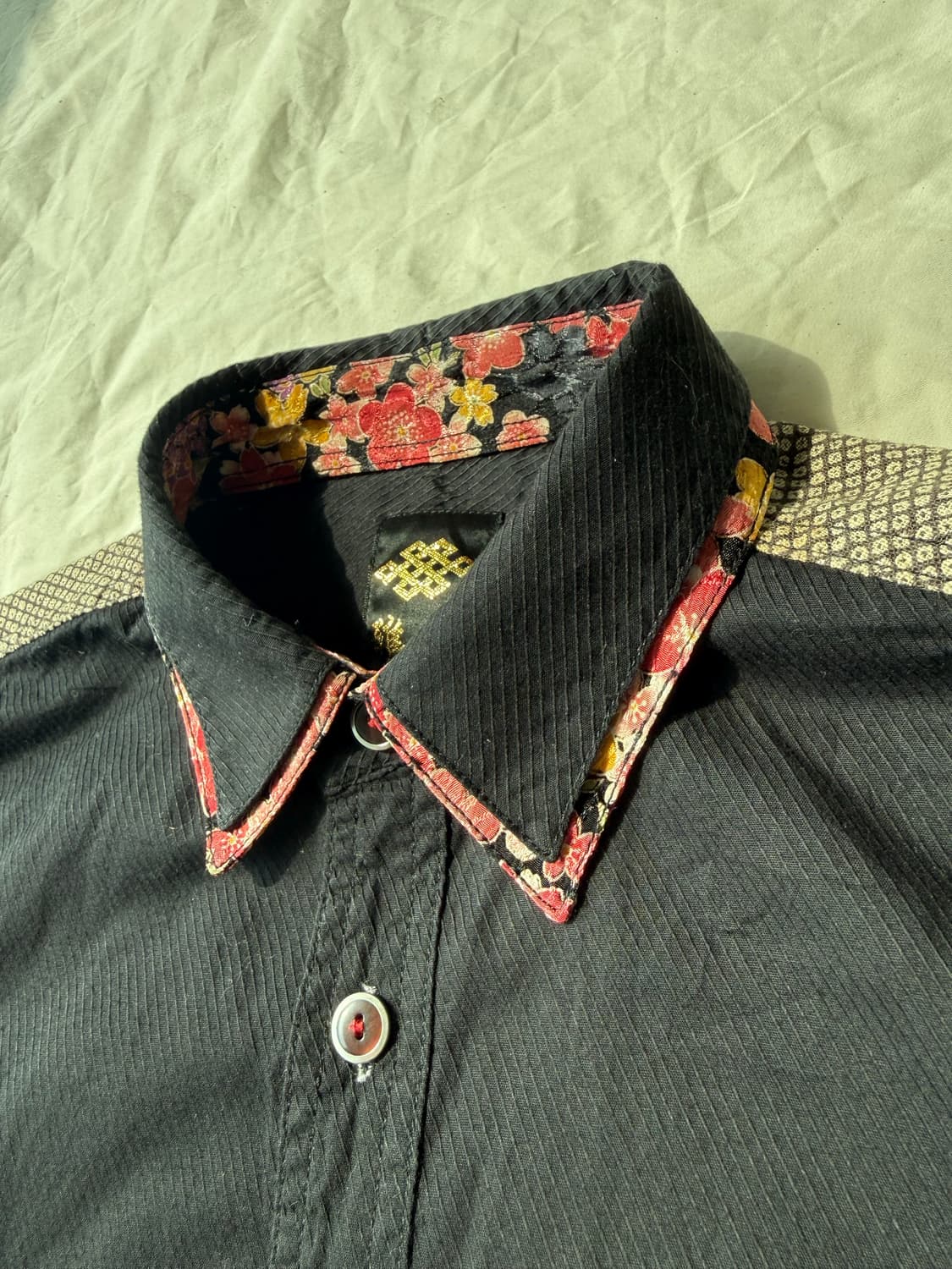 블랙 자수 제페니즈 셔츠 상품이미지2