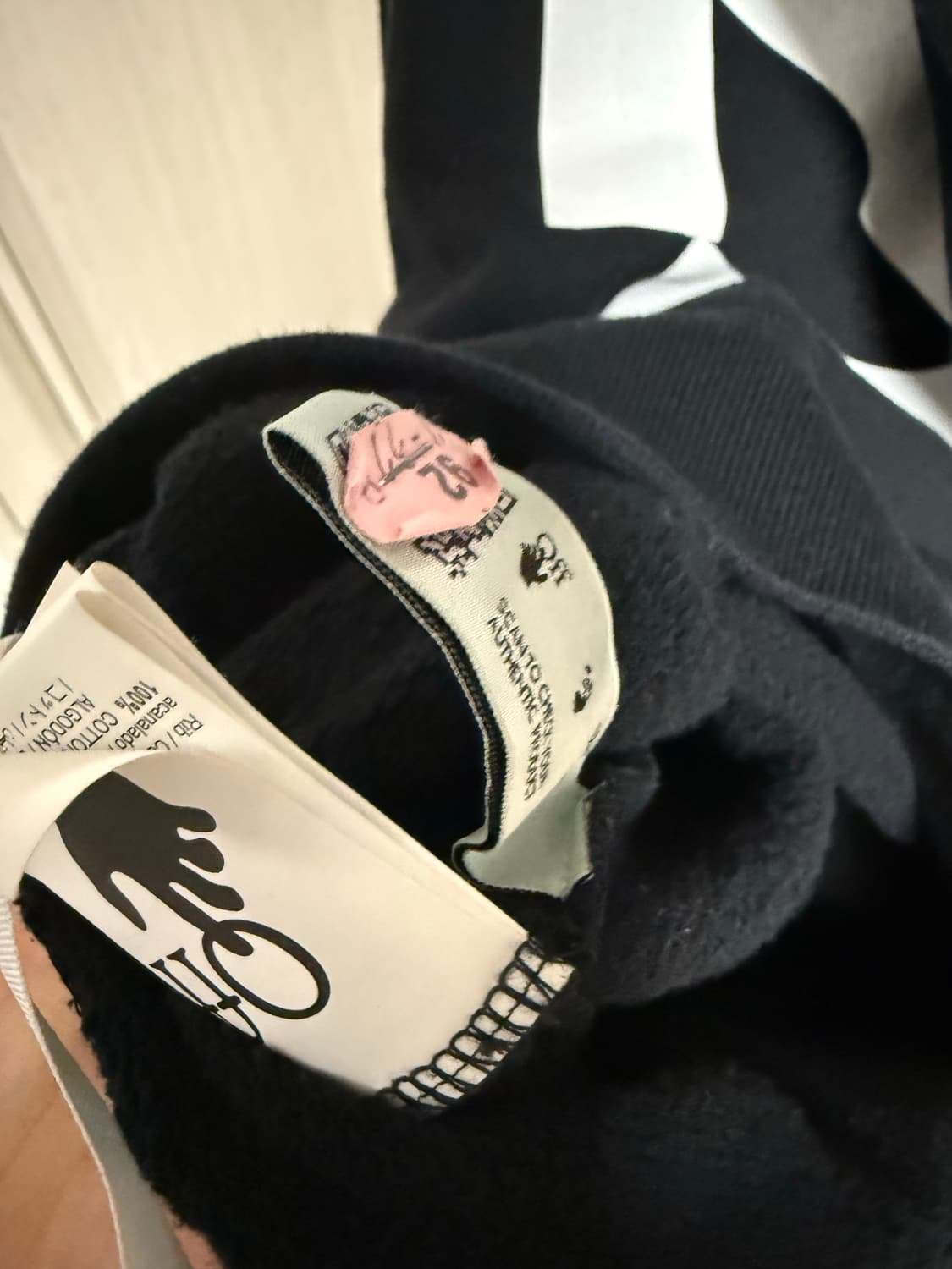 오프화이트 검정 후드티 판매합니다 상품이미지3