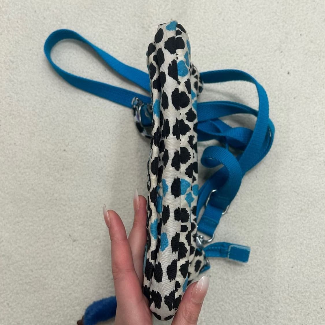 키플링 아바누 미디엄 큐리어스 레오파드 크로스백 블루 상품이미지5