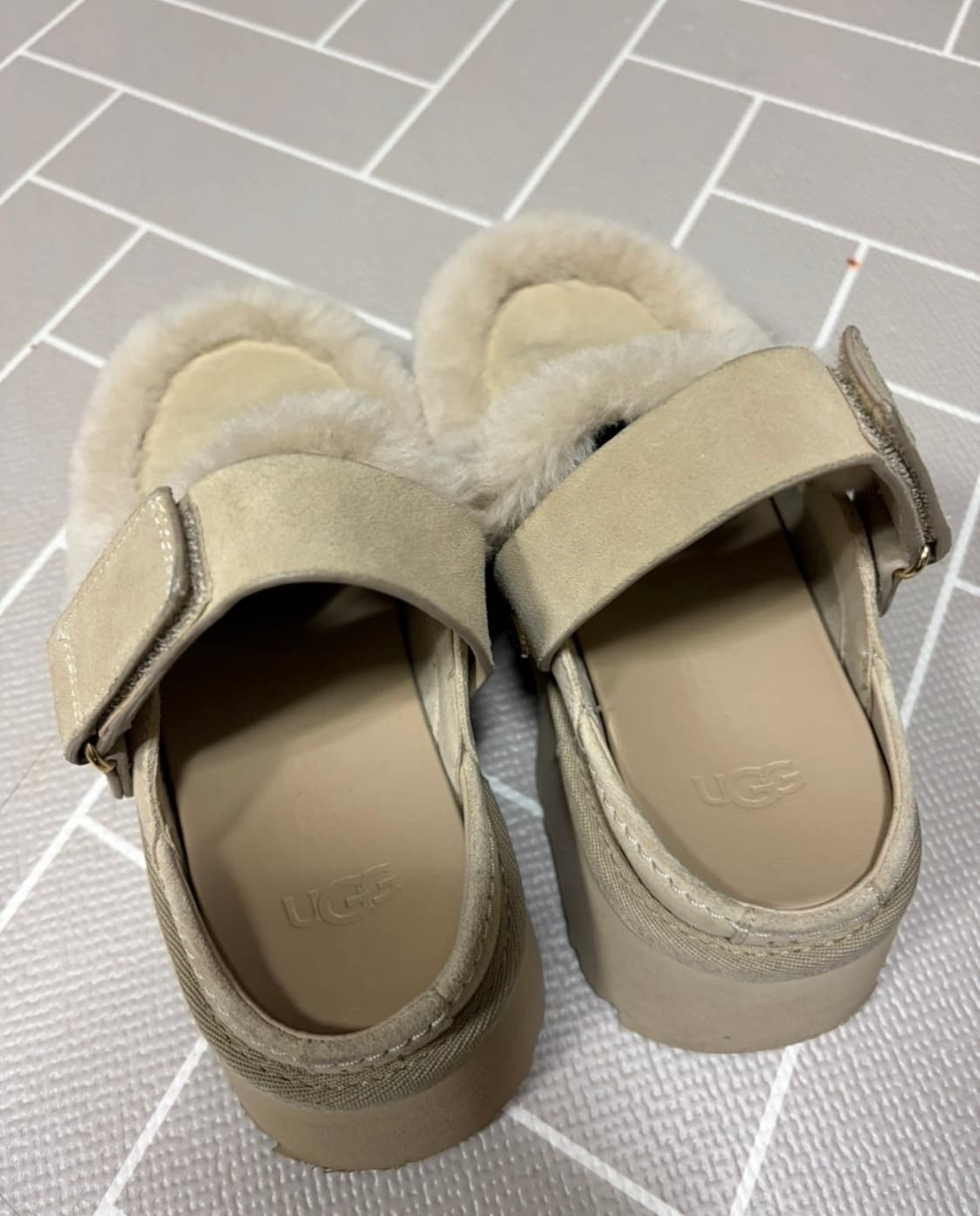 Ugg 클로그 235 상품이미지3