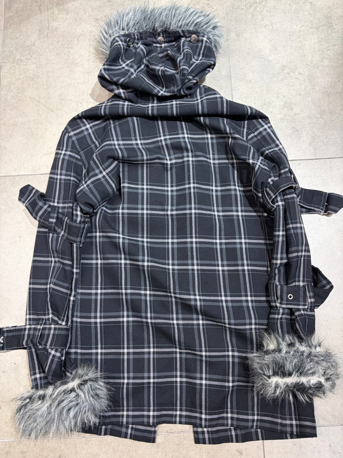 Devlin bass 락펑크 체크 버클 퍼 코트 상품이미지4