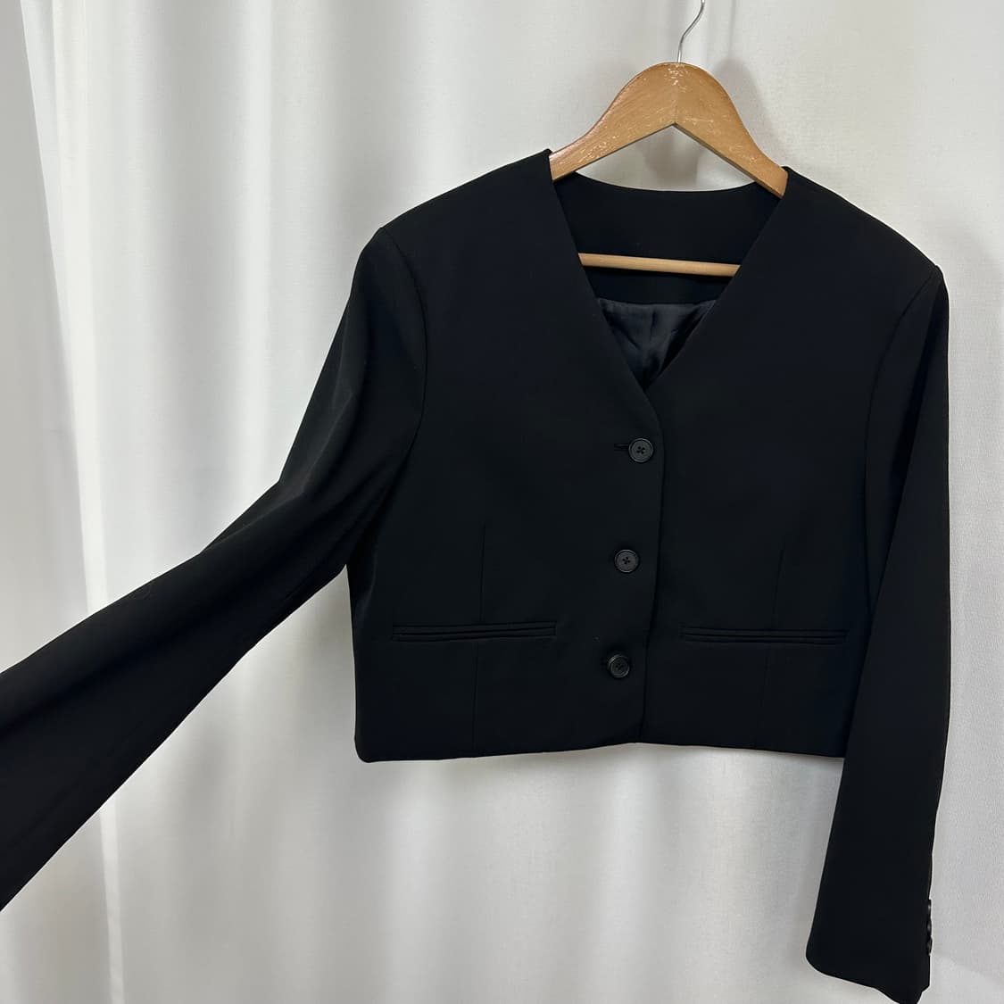   무신사스탠다드 여자 브이넥 크롭자켓 검정 M 상품이미지3