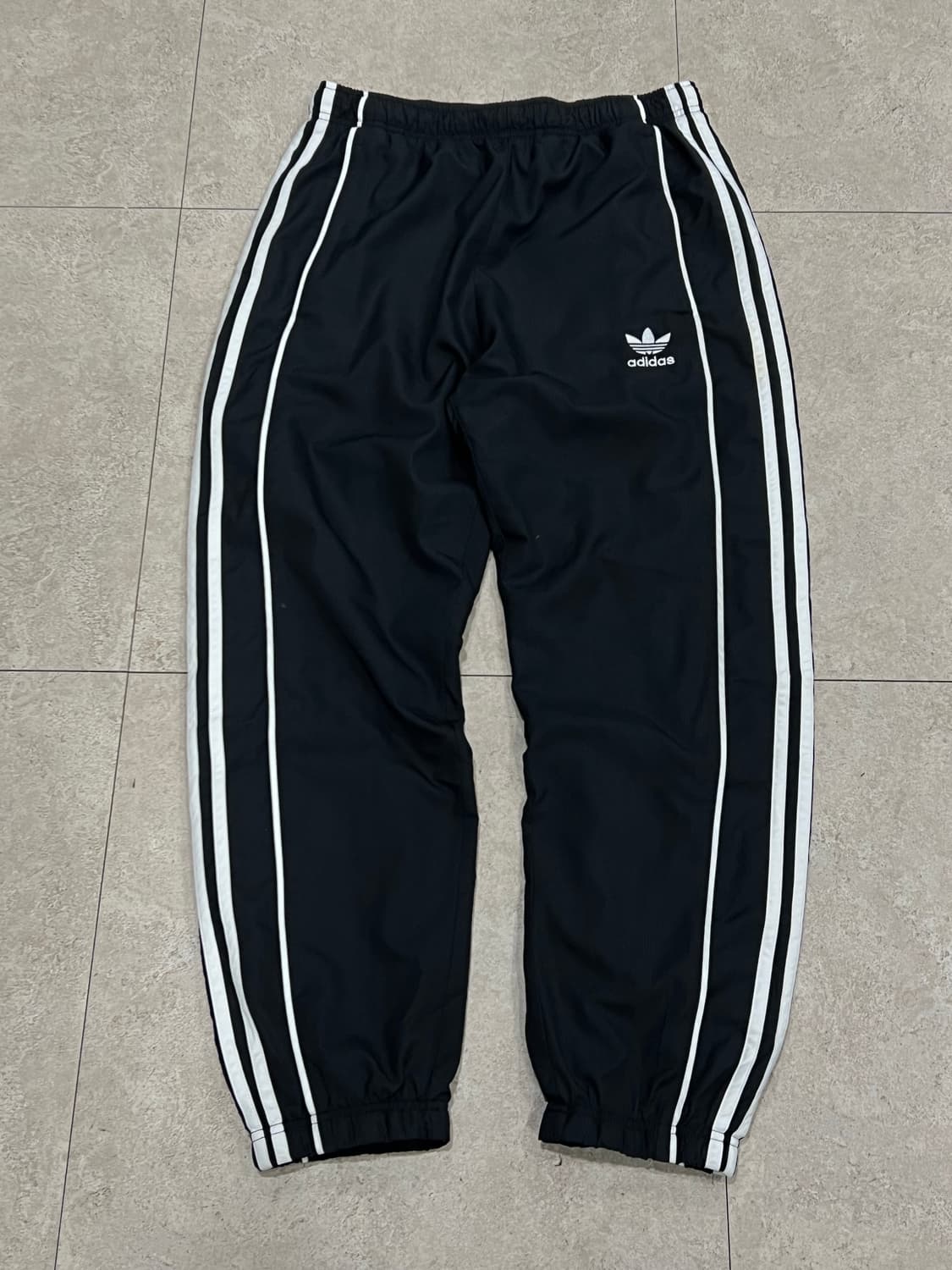 아디다스 삼선 우븐 트랙 조거팬츠 블랙 상품이미지2