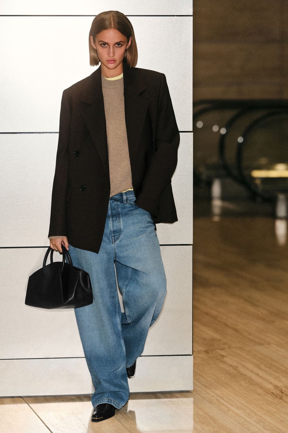 코스 COS 볼륨 와이드 레그 진 워시드 블랙 30 상품이미지3