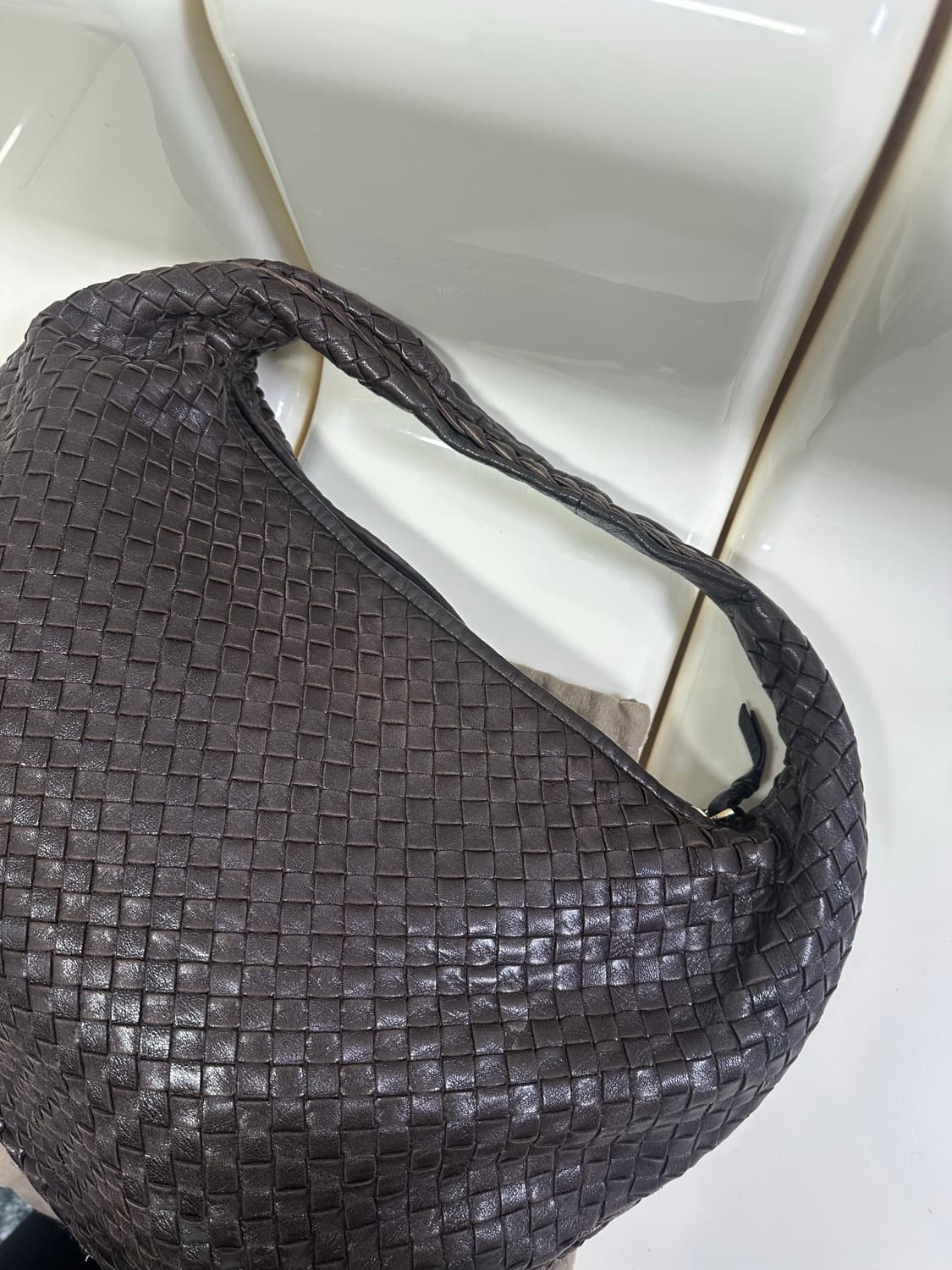 [A 정품] 보테가베네타 호보백 미디움 다크브라운 상품이미지5