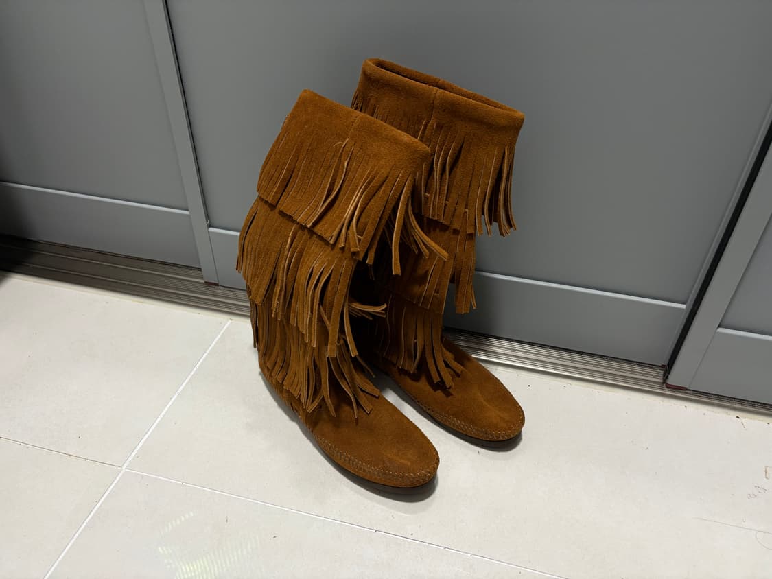 minnetonka brown fringe boots 상품이미지1